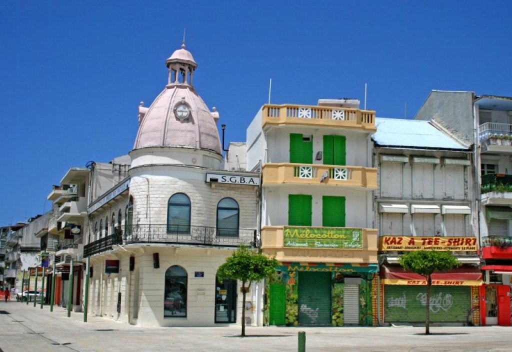 Immeuble style colonial Rue Frébault Point à pitre